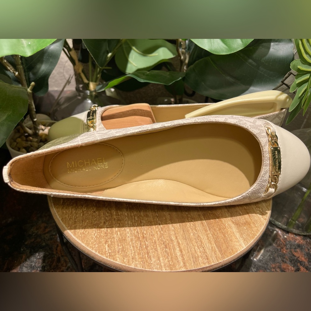 Michael Kors vanilla ballet flats MK mini logo w/ gold plate Slip on rubber sole - Picture 7 of 10